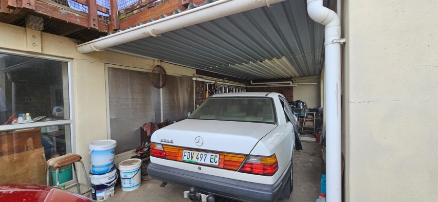 5 Bedroom Property for Sale in Wavecrest Eastern Cape